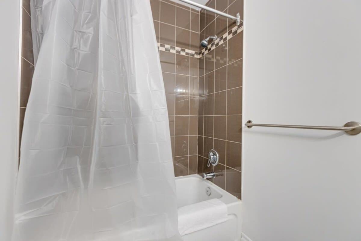 Апартаменты M11 Gorgeous Bright Corner 2Br In Heart Of Mtl Монреаль Экстерьер фото